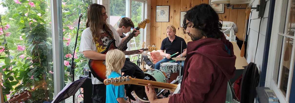 Lars, Ameen and Max playing at Student party 2022
