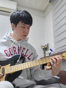 Cheol, practicing student