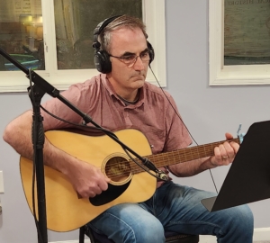 adult taking guitar lessons